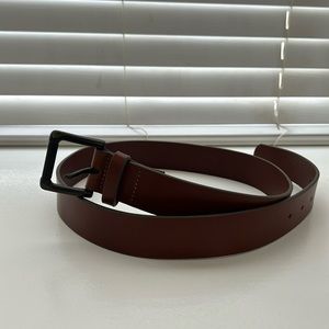 New Banana Republic belt size 36 with tag and never worn. Brown